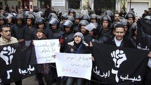 Egyptians demonstrating in solidarity with Tunisian protesters outside the embassy in Tunis, 15 January 2011