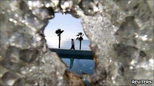 Broken window at the house of Kaif Ben Ali, nephew of ousted president, 16/1