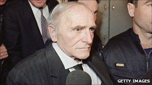 SS war criminal Klaus Barbie arriving at court in Lyons (May 1987)