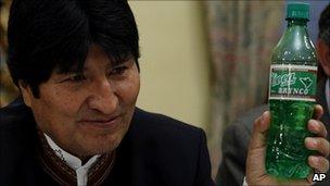 Bolivian president Evo Morales holding up a bottle of Coca Brynco