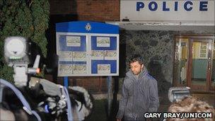 Shrien Dewani reporting to a police station on 19 January 2011