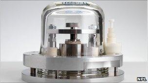 Prototype kilogram mass (Image: NPL)