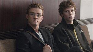 Jesse Eisenberg with Justin Timberlake (l) in The Social Network