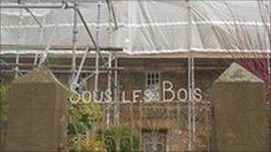 Sous Les Bois with scaffolding on