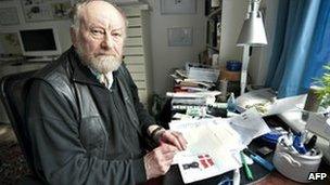 Danish cartoonist Kurt Westergaard draws a cartoon for Jyllands-Posten newspaper (image from March 2010)