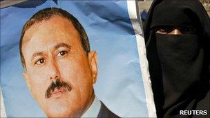 A Yemeni pro-government protester holds a picture of President Saleh during a demonstration in Sanaa (3 February 2010)