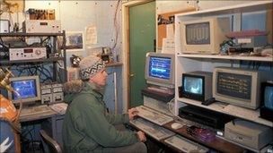 Observation room for hibernating bears (O Toien/U Alaska Fairbanks)