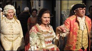 Gaeta locals dressed in costumes of Naples court