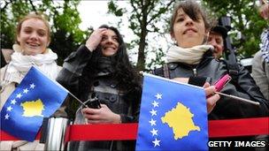 Wellwishers in Berlin holding Kosovo flags for the visit of Kosovo President Fatmir Sejdiu (May 2010)