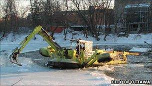 Amphibex ice breaker