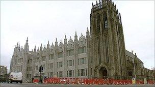 Marischal College and Greyfriars John Knox Church