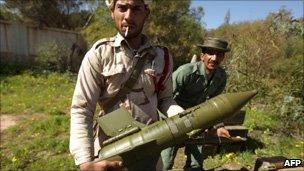 Wire guided anti tank weapon