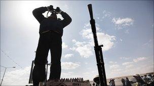 Fighter at Ras Lanuf looks for aircraft, 8 March 2011