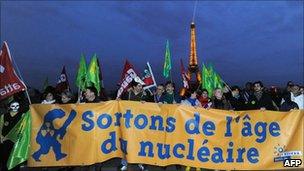 Anti-nuclear protesters in Paris (13 March 2011)