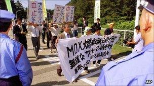 Protesters at Fukushima plant in 1999