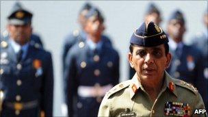 Pakistani Army chief General Ashfaq Pervez Kayani in Sri Lanka, January 20, 2011