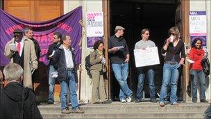 Lecturers' picket line at SOAS (24.03.11)