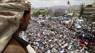 A supporter of Yemen"s President Ali Abdullah Saleh looks at fellow supporters attending a rally at the Tahrir Square in Sanaa March 25, 2011