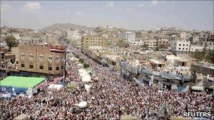 Anti-government protesters, demanding the resignation of Yemeni President Ali Abdullah Saleh, attend a rally in the southern city of Taiz March 25, 2011