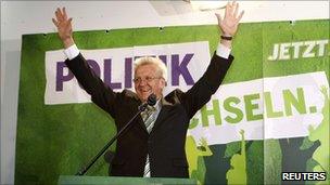 Green candidate Winfried Kretschmann celebrates in Stuttgart (28 March 2011)