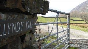 Llyndy Isaf sign