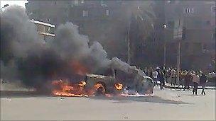 Police officer's car on fire in Maadi (YouTube video)