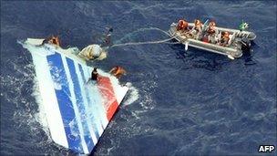 Handout picture date June 8, 2009 shows divers recovering part of the tail section from the Air France A330 aircraft