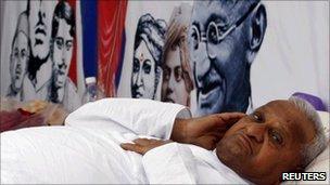 Anna Hazare on fast in Delhi on 6 April 2011