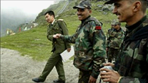 File picture of Indian and Chinese soldiers