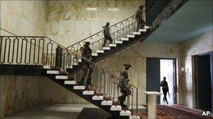 Pro-Ouattara forces in the presidential palace