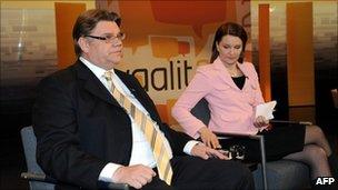 True Finns leader Timo Soini (left) debates with Centre Party leader Mari Kiviniemi in Helsinki, 14 April