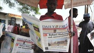 Nigerians read newspapers on 20 April 2011, at a newspapers stand in Kano, northern Nigeria