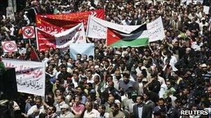 Pro- and anti-government protesters in Amman, 15 April