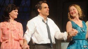 Ben Stiller taking his bows with Jennifer Jason Leigh (l) and Edie Falco (r)