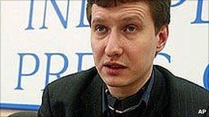 Russian lawyer Stanislav Markelov speaking in Moscow (February 2005)