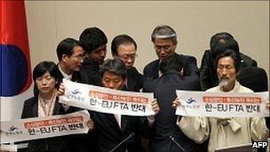 Lawmakers from South Korea's opposition Democratic Labor Party hold banners reading "No to Korea-EU FTA"