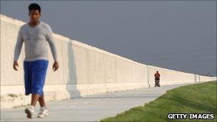 Members of public walking along Canal Street levee, New Orleans