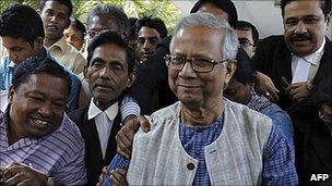 Muhammad Yunus at the Supreme Court 5 May 2011