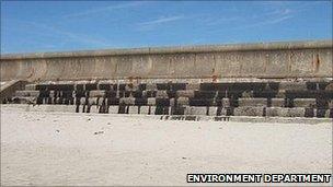 Oil spill on Vazon beach