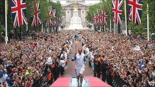 Sir Steve Redgrave carrying the Olympic torch in London (Photo: PA)