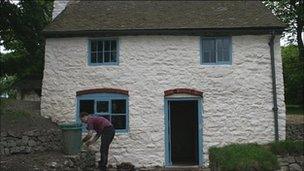 Restored miners cottage at Blakemoregate