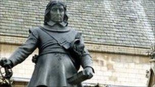 Oliver Cromwell statue