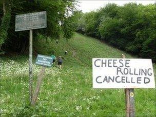 Sign at bottom of Cooper's Hill saying the Cheese Rolling is cancelled