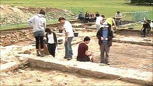 Students working on dig