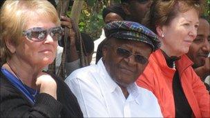 Gro Brundtland (L), Desmond Tutu (C), Mary Robins (R)