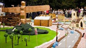 The Angel of the North made from cake