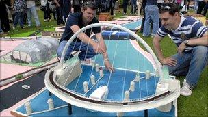 Gateshead Millenium Bridge made from cake