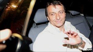 Cesare Battisti leaves Brazil's Papuda prison on 9/6/11