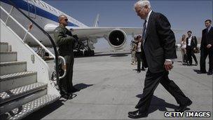 Robert Gates boarding plane