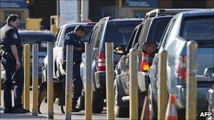 Traffic queues at the US-Mexico border near Tijuana - May 2011